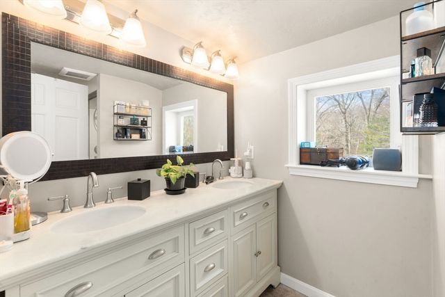 25 Clifford St, Taunton, MA 02780