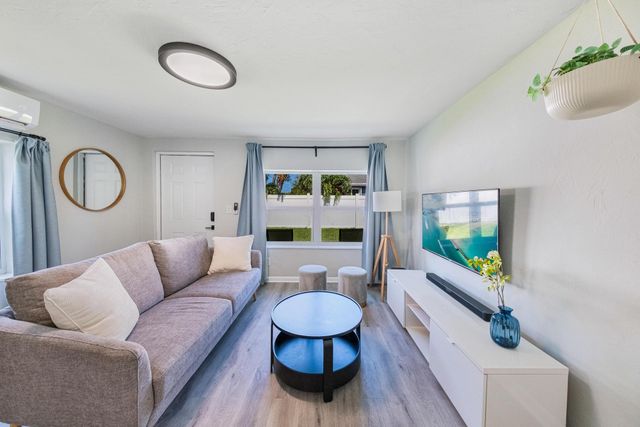 717 SW 2nd Court, Delray Beach, FL 33444