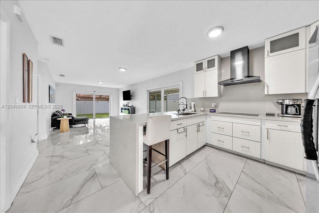 5542 NW 190th Lane, Miami Gardens, FL 33055