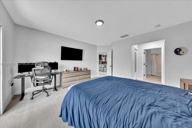 5542 NW 190th Lane, Miami Gardens, FL 33055
