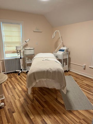 273 W Main St, Norton, MA 02766