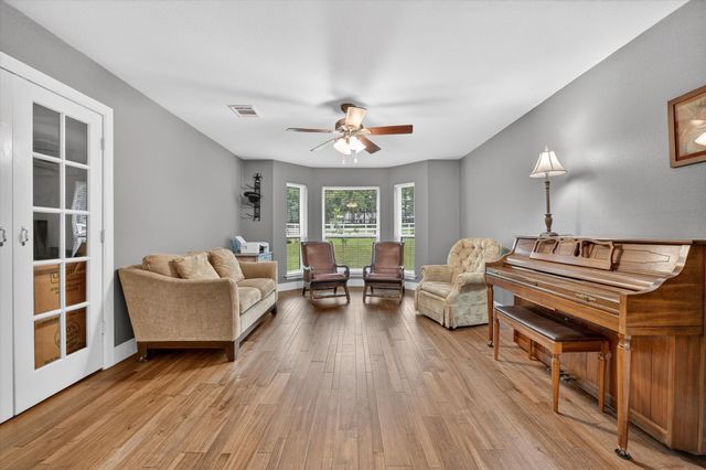 951 Ridgewood Circle, Bartonville, TX 76226