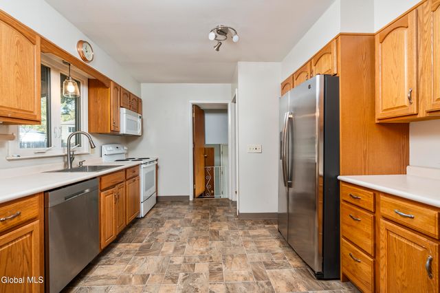 627 Via Ponderosa, Guilderland, NY 12303