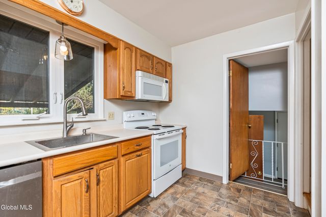 627 Via Ponderosa, Guilderland, NY 12303