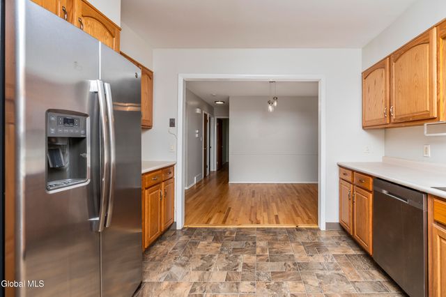 627 Via Ponderosa, Guilderland, NY 12303