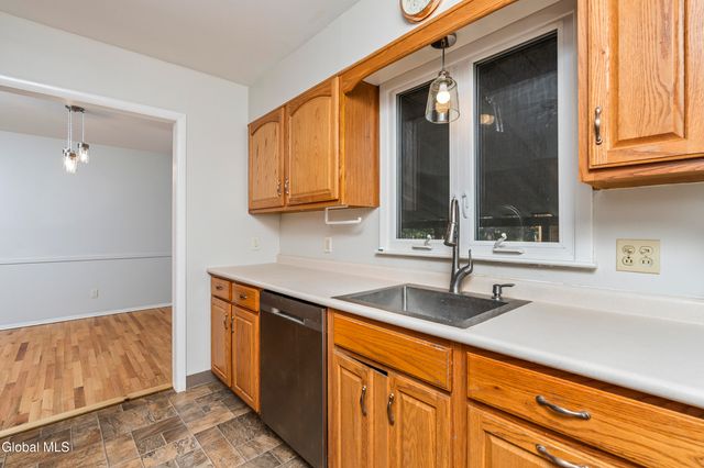 627 Via Ponderosa, Guilderland, NY 12303