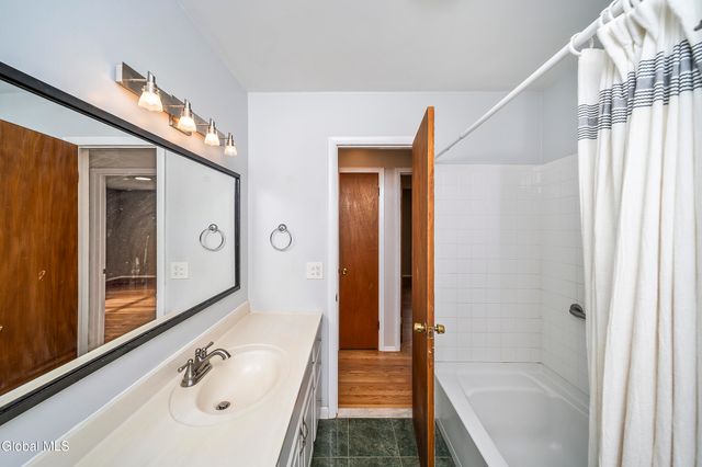 627 Via Ponderosa, Guilderland, NY 12303