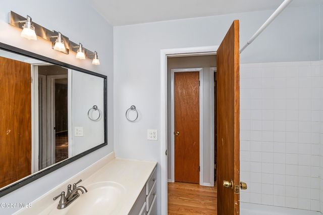 627 Via Ponderosa, Guilderland, NY 12303