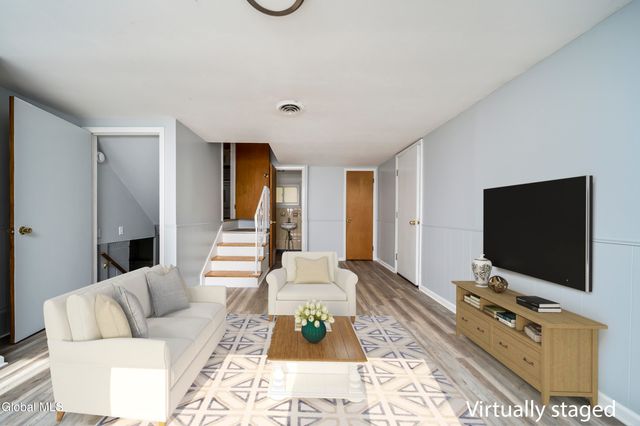 627 Via Ponderosa, Guilderland, NY 12303