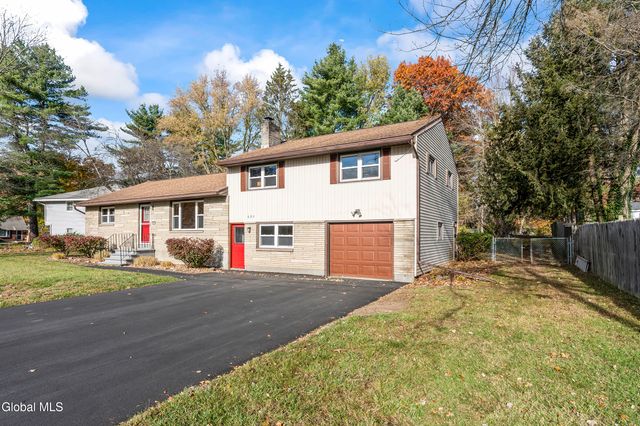 627 Via Ponderosa, Guilderland, NY 12303