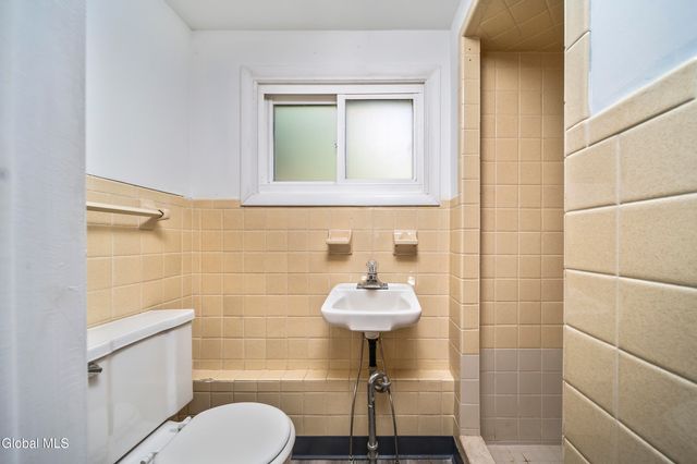 627 Via Ponderosa, Guilderland, NY 12303