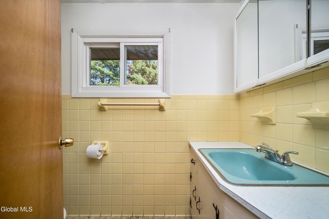 627 Via Ponderosa, Guilderland, NY 12303