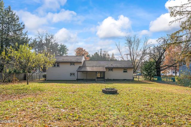 627 Via Ponderosa, Guilderland, NY 12303