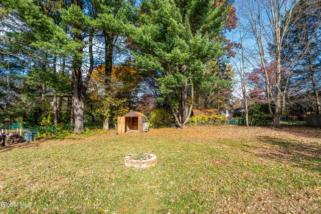 627 Via Ponderosa, Guilderland, NY 12303