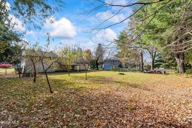 627 Via Ponderosa, Guilderland, NY 12303