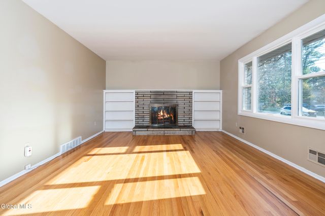 627 Via Ponderosa, Guilderland, NY 12303