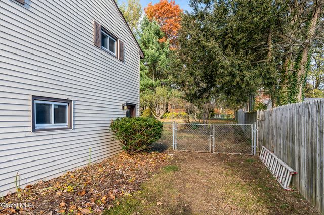 627 Via Ponderosa, Guilderland, NY 12303