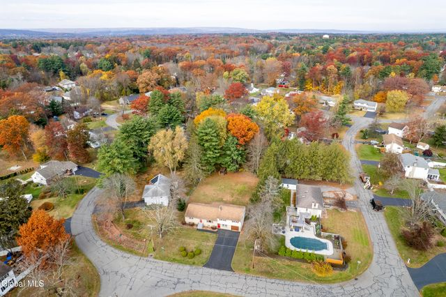 627 Via Ponderosa, Guilderland, NY 12303