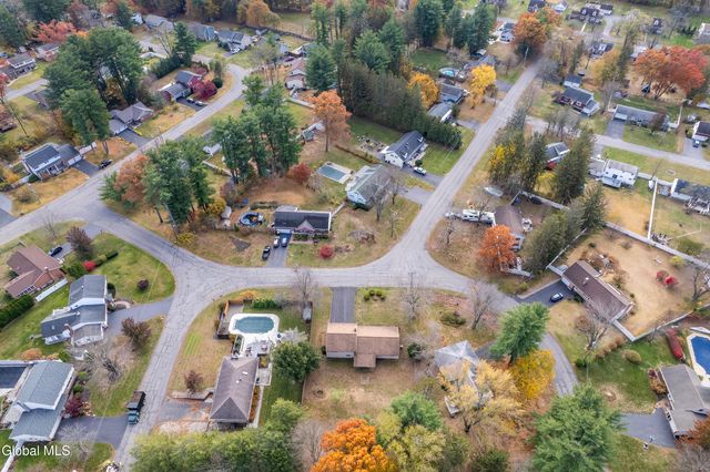 627 Via Ponderosa, Guilderland, NY 12303