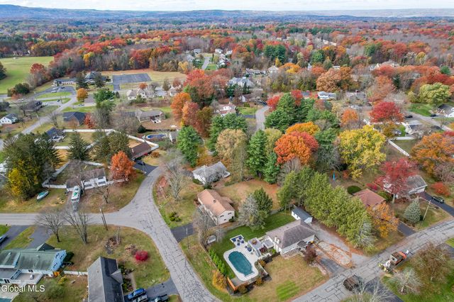 627 Via Ponderosa, Guilderland, NY 12303