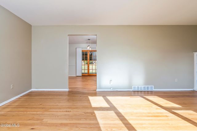 627 Via Ponderosa, Guilderland, NY 12303