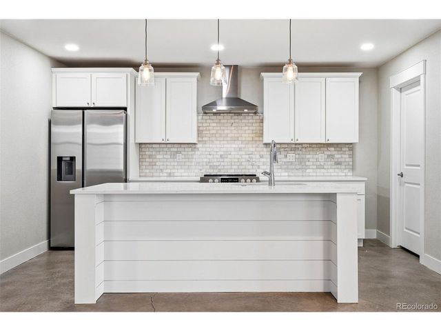 529 Foxtail Pl, Wiggins, CO 80654