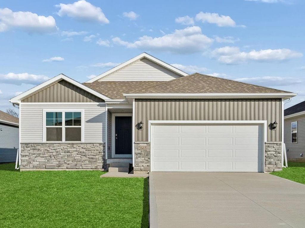 2779 Cecelia Drive, Hiawatha, IA 52233