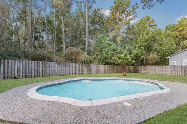 75 Autumn Branch Drive, The Woodlands, TX 77382