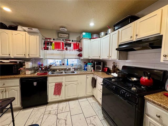 8500 E 57th Street, Kansas City, MO 64129