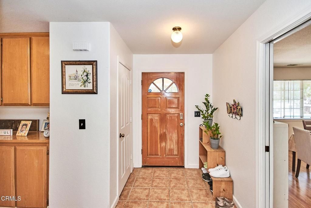 Image 4 of property listing at 9527 Riggins Road, Phelan, CA 92371