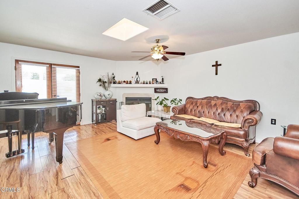 Image 7 of property listing at 9527 Riggins Road, Phelan, CA 92371