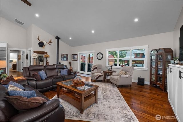 9835 James Road SW, Rochester, WA 98579