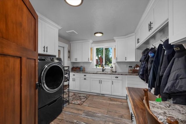 9835 James Road SW, Rochester, WA 98579
