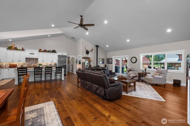 9835 James Road SW, Rochester, WA 98579