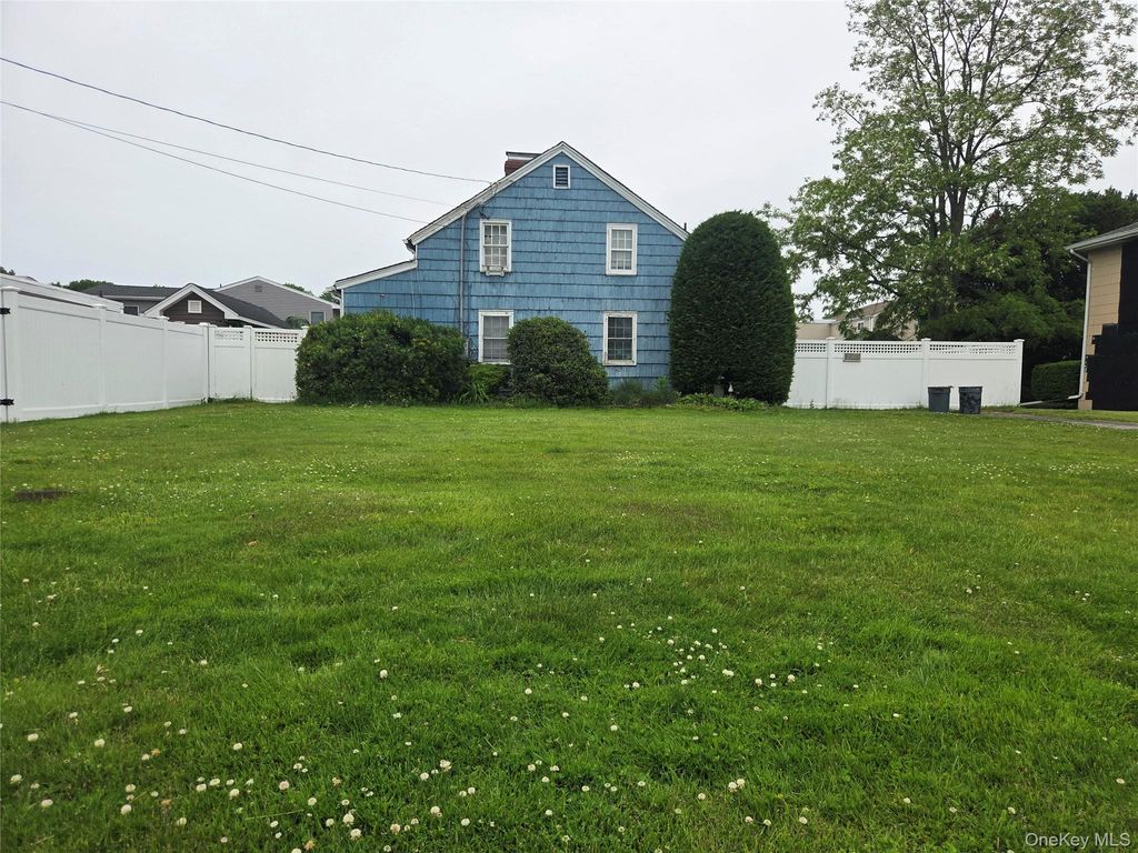 107 Eden Avenue, Massapequa Park, NY 11762