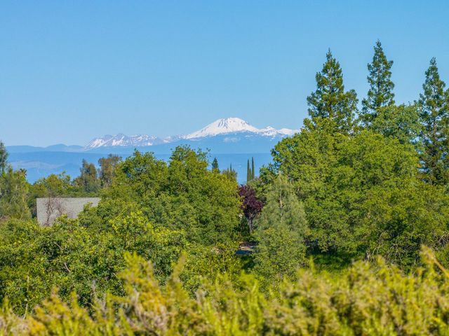 2965 Shadow Brook Lane, Redding, CA 96001