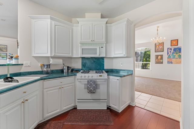 2965 Shadow Brook Lane, Redding, CA 96001