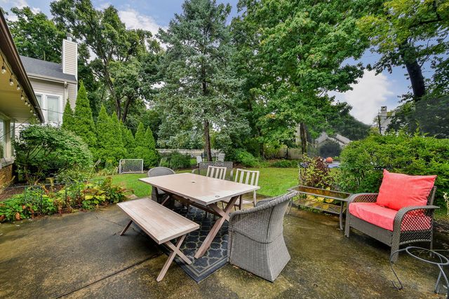 447 Lowell Avenue, Glen Ellyn, IL 60137