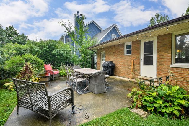 447 Lowell Avenue, Glen Ellyn, IL 60137