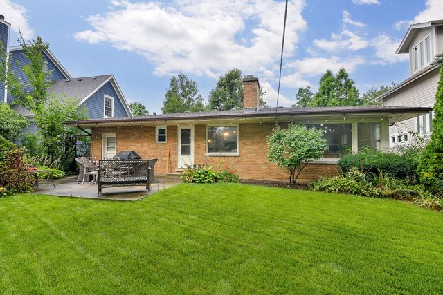 447 Lowell Avenue, Glen Ellyn, IL 60137