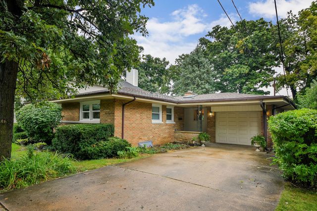 447 Lowell Avenue, Glen Ellyn, IL 60137