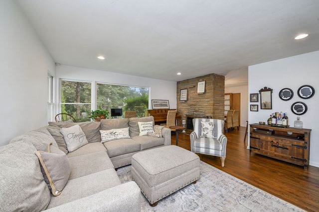 447 Lowell Avenue, Glen Ellyn, IL 60137