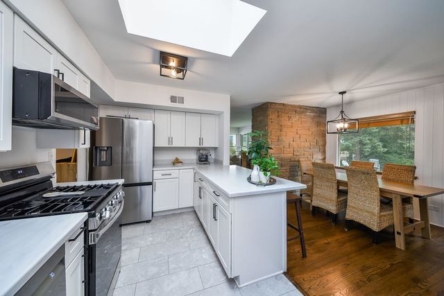 447 Lowell Avenue, Glen Ellyn, IL 60137