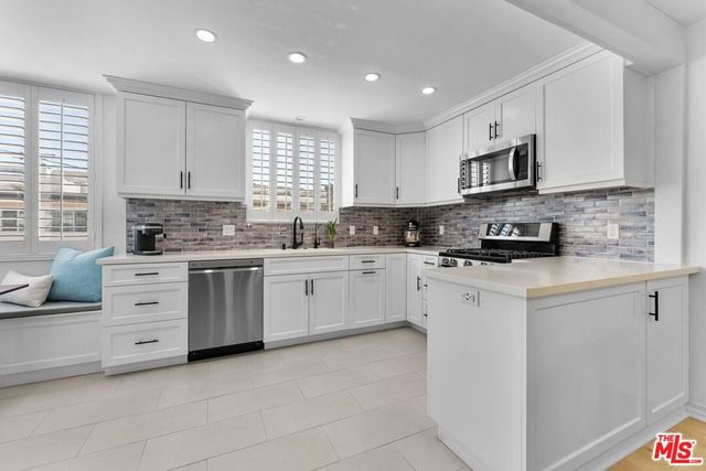 11574 Iowa Avenue 109, Los Angeles, CA 90025