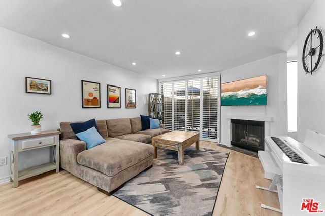 11574 Iowa Avenue 109, Los Angeles, CA 90025