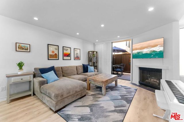 11574 Iowa Avenue 109, Los Angeles, CA 90025