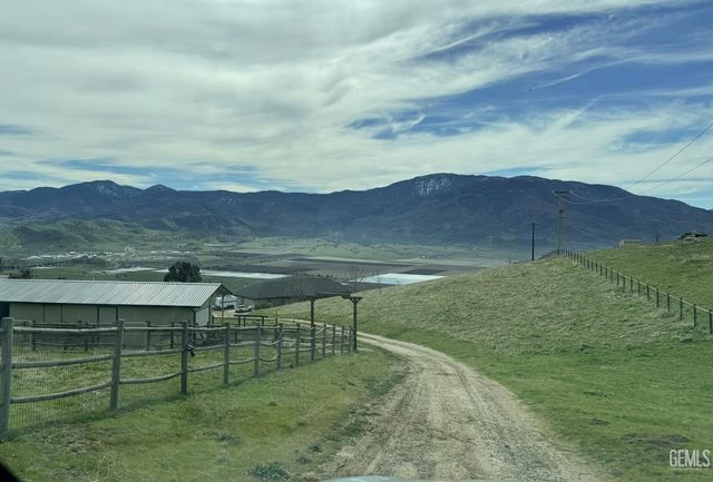 26750 Skyline Drive, Tehachapi, CA 93561
