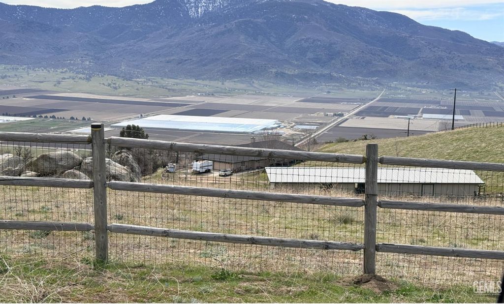 26750 Skyline Drive, Tehachapi, CA 93561