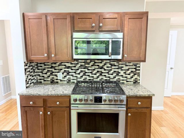 702 56TH PL NE, Washington, DC 20019