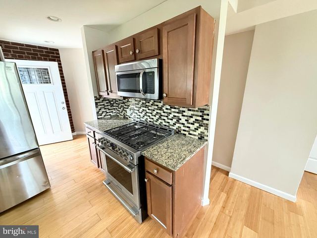 702 56TH PL NE, Washington, DC 20019